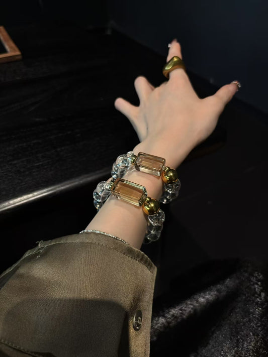 Minimalist golden tea, a synonym for luxury