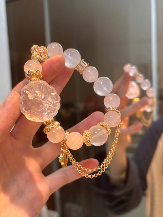 Pink wishing fox, make your fate better