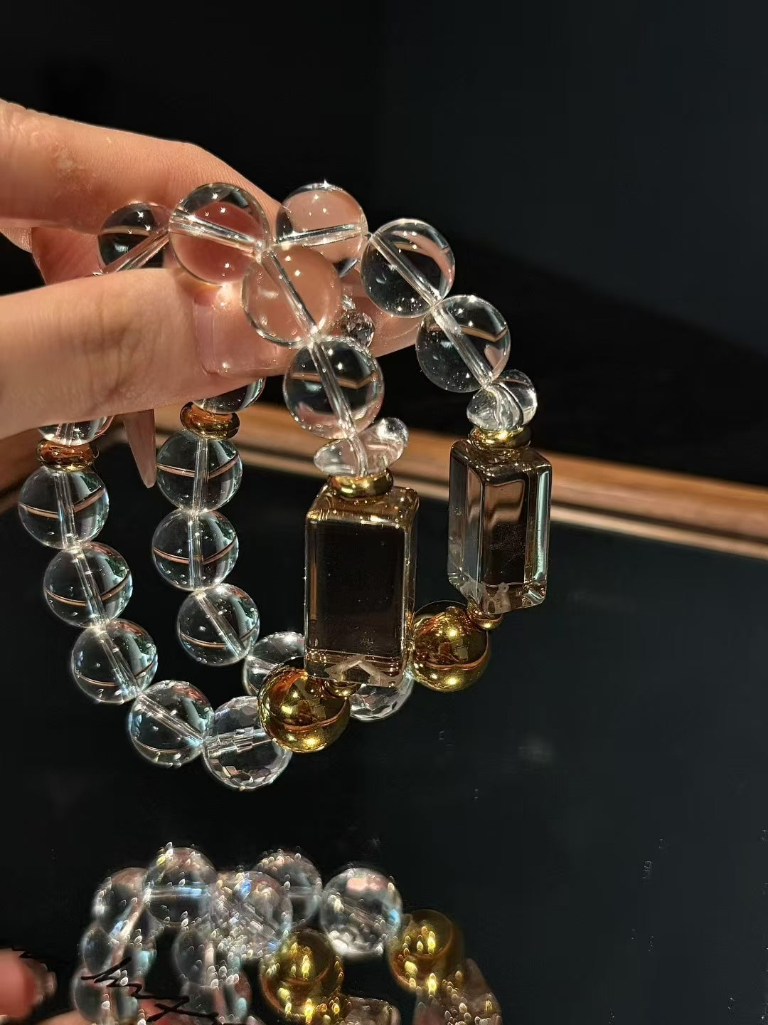 Minimalist golden tea, a synonym for luxury