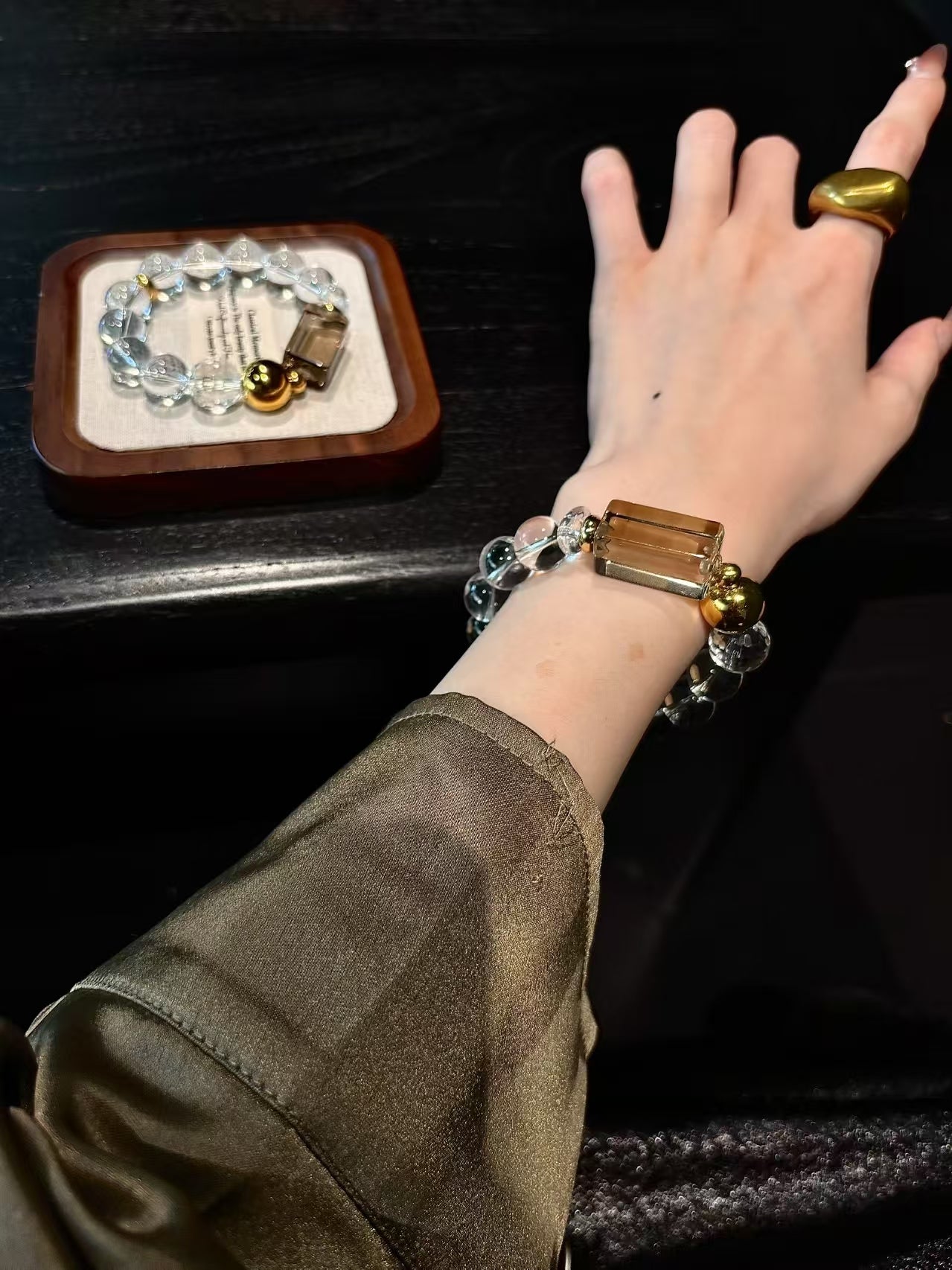 Minimalist golden tea, a synonym for luxury