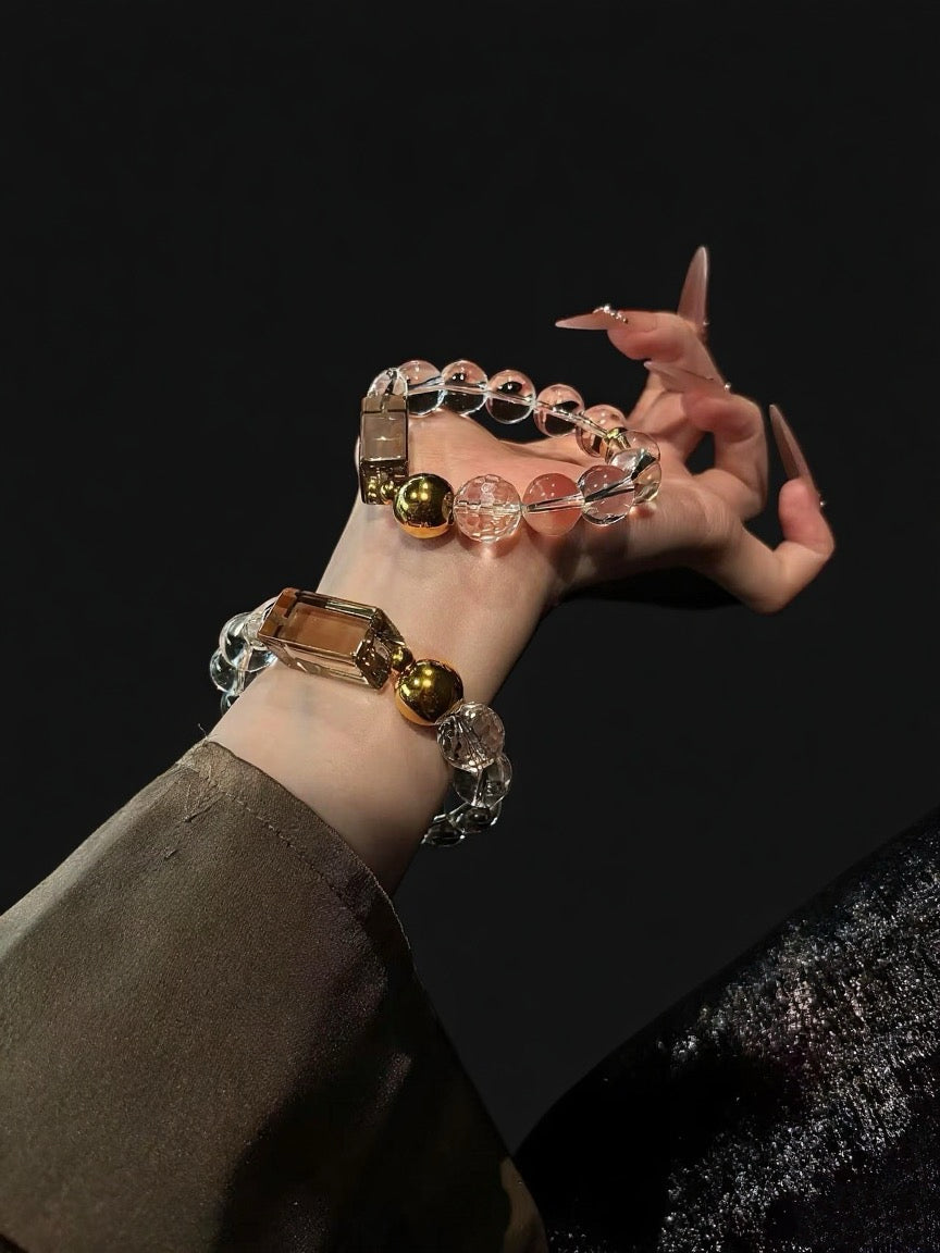 Minimalist golden tea, a synonym for luxury